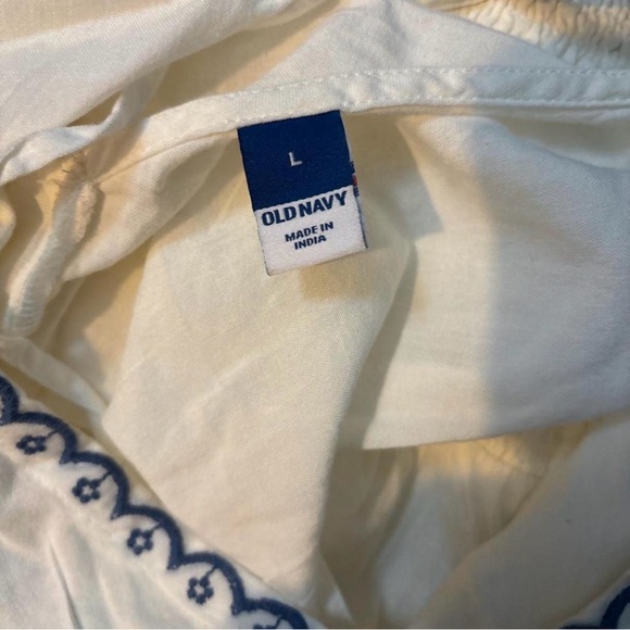 Old Navy Cream Blouse with Blue Floral Detail - Picture 4 of 5